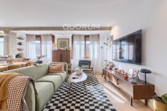 Preciosa Vivienda Reformada De 2 Dorm. De Orientación Sur Con Balcón y Ascensor En Zona Centro
