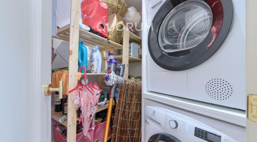 Preciosa Vivienda Reformada De 2 Dorm. De Orientación Sur Con Balcón y Ascensor En Zona Centro