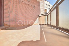 Preciosa Vivienda Reformada De 2 Dorm. De Orientación Sur Con Balcón y Ascensor En Zona Centro