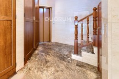 Preciosa Vivienda Reformada De 2 Dorm. De Orientación Sur Con Balcón y Ascensor En Zona Centro