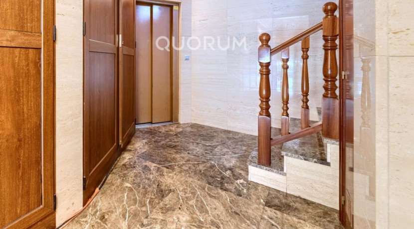 Preciosa Vivienda Reformada De 2 Dorm. De Orientación Sur Con Balcón y Ascensor En Zona Centro