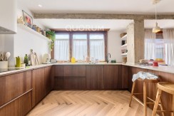 Preciosa Vivienda Reformada De 2 Dorm. De Orientación Sur Con Balcón y Ascensor En Zona Centro