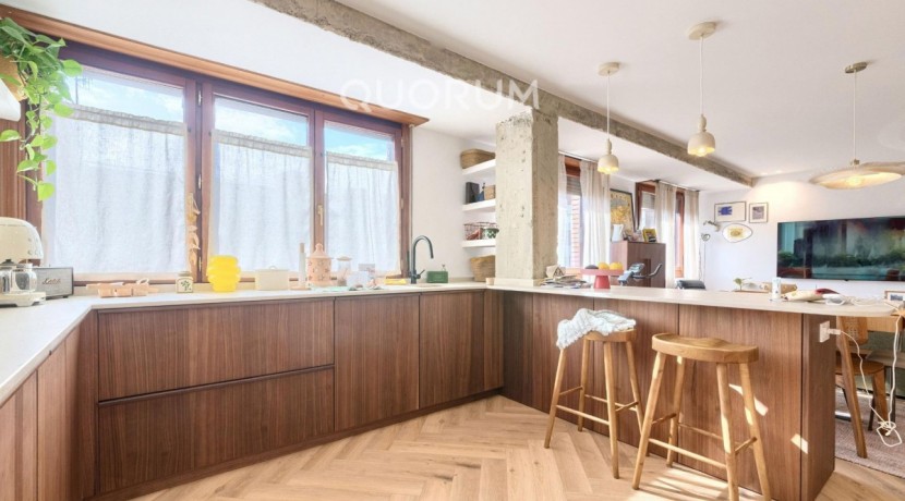Preciosa Vivienda Reformada De 2 Dorm. De Orientación Sur Con Balcón y Ascensor En Zona Centro