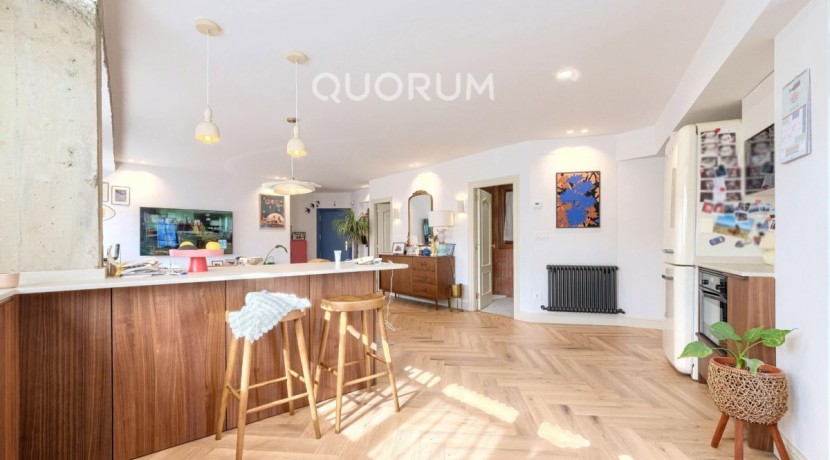 Preciosa Vivienda Reformada De 2 Dorm. De Orientación Sur Con Balcón y Ascensor En Zona Centro