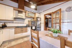 Precioso Adosado Reformado De 3 Dormitorios Con Terraza y Terreno En Zona San Miguel