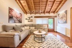 Precioso Adosado Reformado De 3 Dormitorios Con Terraza y Terreno En Zona San Miguel