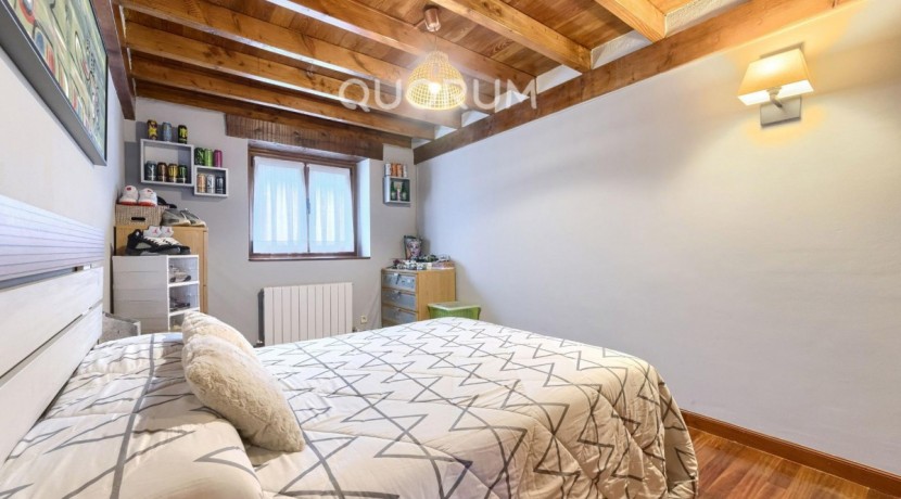 Precioso Adosado Reformado De 3 Dormitorios Con Terraza y Terreno En Zona San Miguel