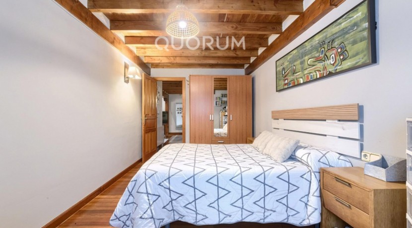 Precioso Adosado Reformado De 3 Dormitorios Con Terraza y Terreno En Zona San Miguel