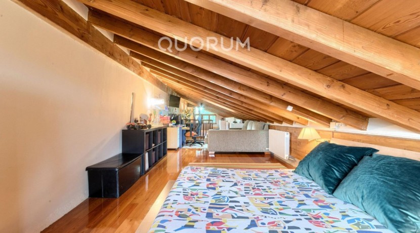 Precioso Adosado Reformado De 3 Dormitorios Con Terraza y Terreno En Zona San Miguel