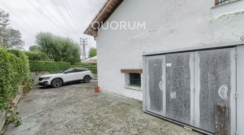 Precioso Adosado Reformado De 3 Dormitorios Con Terraza y Terreno En Zona San Miguel