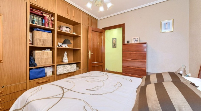 Precioso Piso Ubicado Cerca De Cruces Con 3 Habitaciones y Terraza