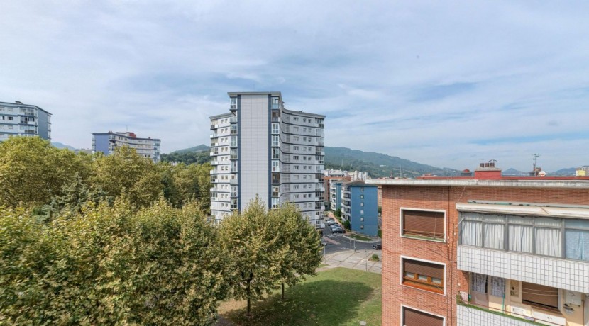 Precioso Piso Ubicado Cerca De Cruces Con 3 Habitaciones y Terraza