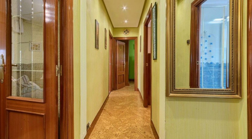 Precioso Piso Ubicado Cerca De Cruces Con 3 Habitaciones y Terraza