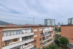 Precioso Piso Ubicado Cerca De Cruces Con 3 Habitaciones y Terraza