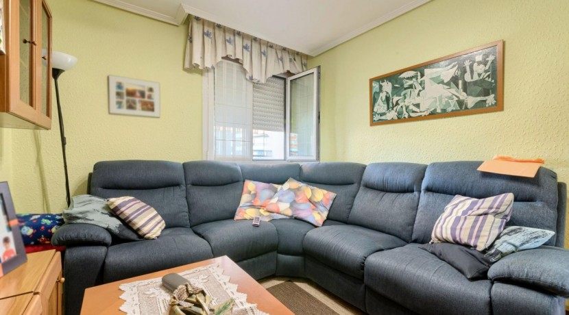 Precioso Piso Ubicado Cerca De Cruces Con 3 Habitaciones y Terraza