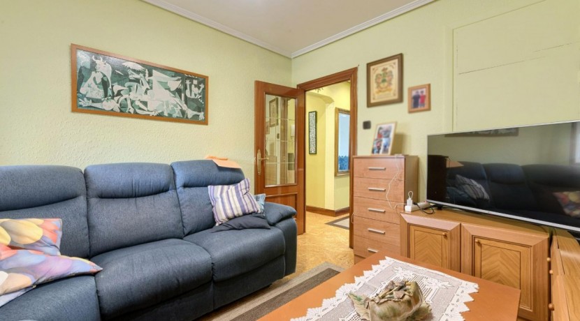 Precioso Piso Ubicado Cerca De Cruces Con 3 Habitaciones y Terraza