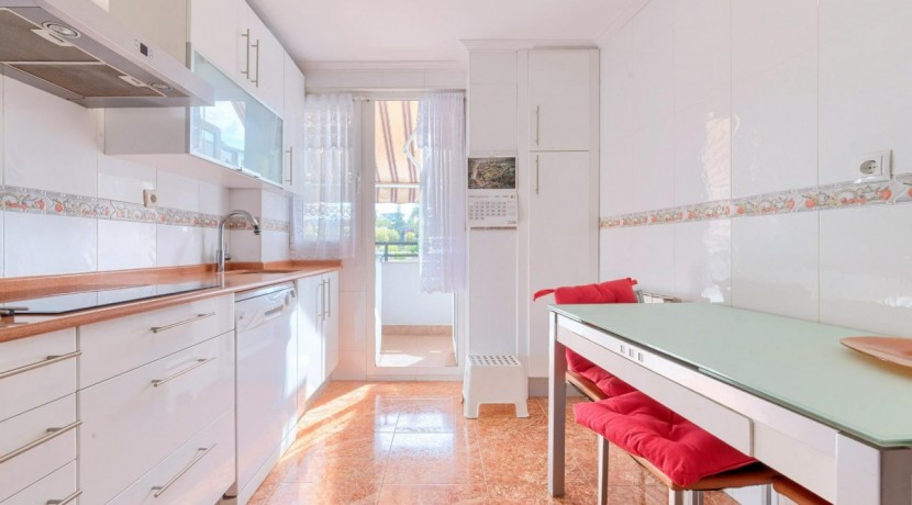 Precioso Piso Ubicado Cerca De Cruces Con 3 Habitaciones y Terraza