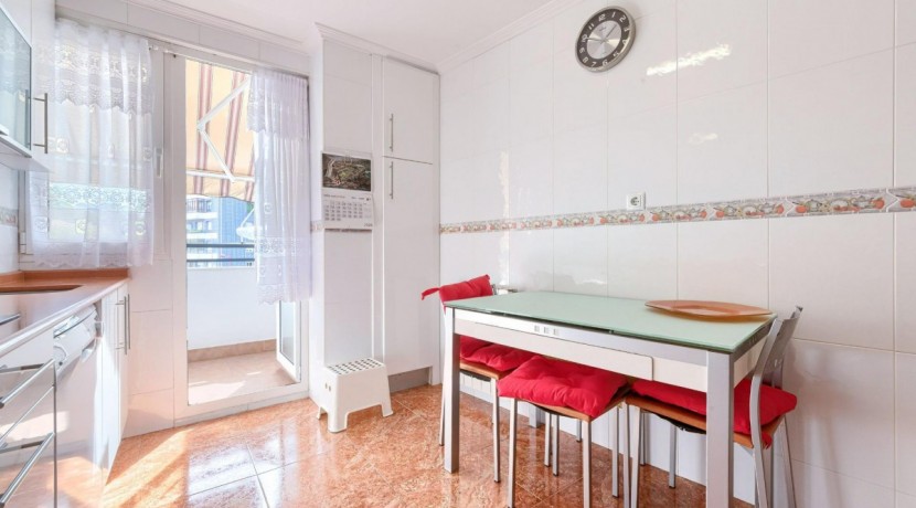 Precioso Piso Ubicado Cerca De Cruces Con 3 Habitaciones y Terraza