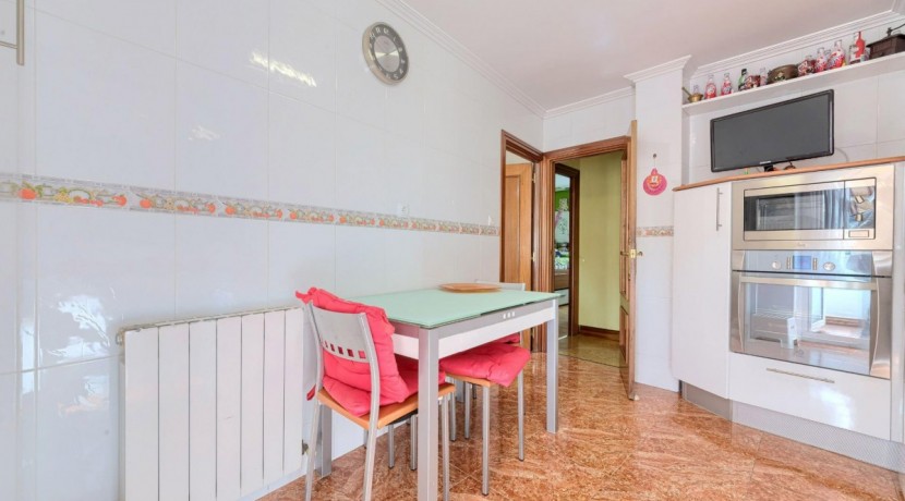 Precioso Piso Ubicado Cerca De Cruces Con 3 Habitaciones y Terraza