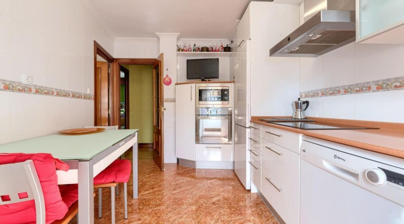 Precioso Piso Ubicado Cerca De Cruces Con 3 Habitaciones y Terraza