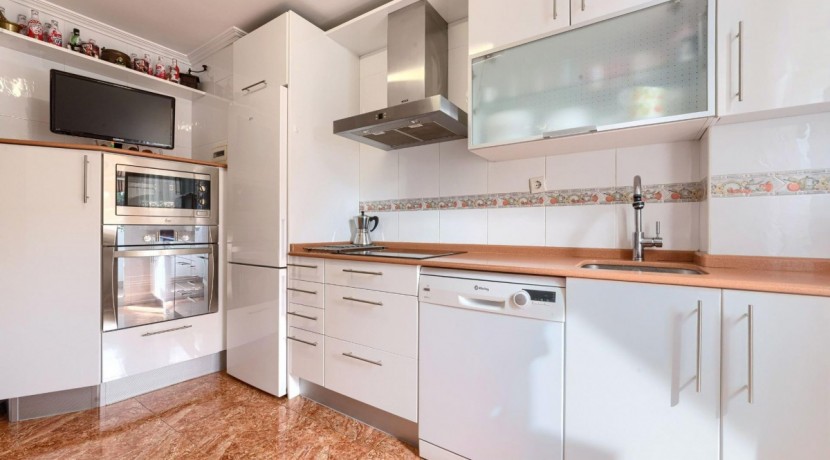 Precioso Piso Ubicado Cerca De Cruces Con 3 Habitaciones y Terraza
