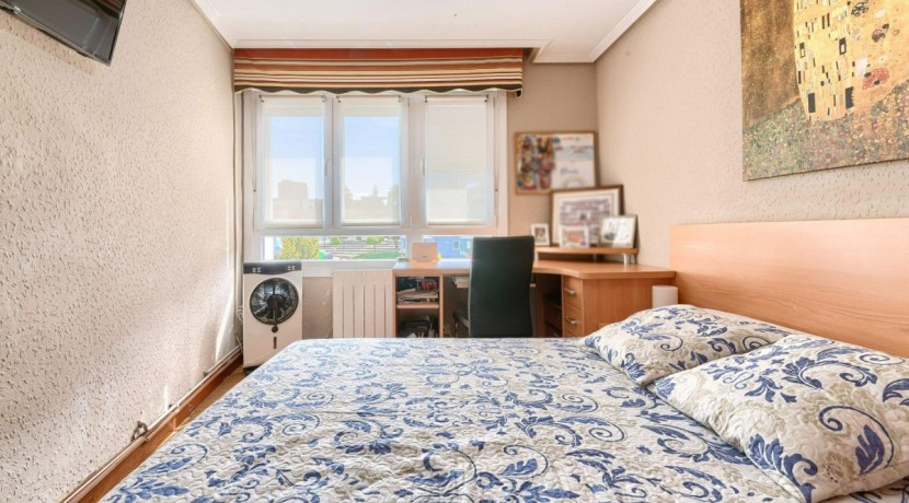 Precioso Piso Ubicado Cerca De Cruces Con 3 Habitaciones y Terraza