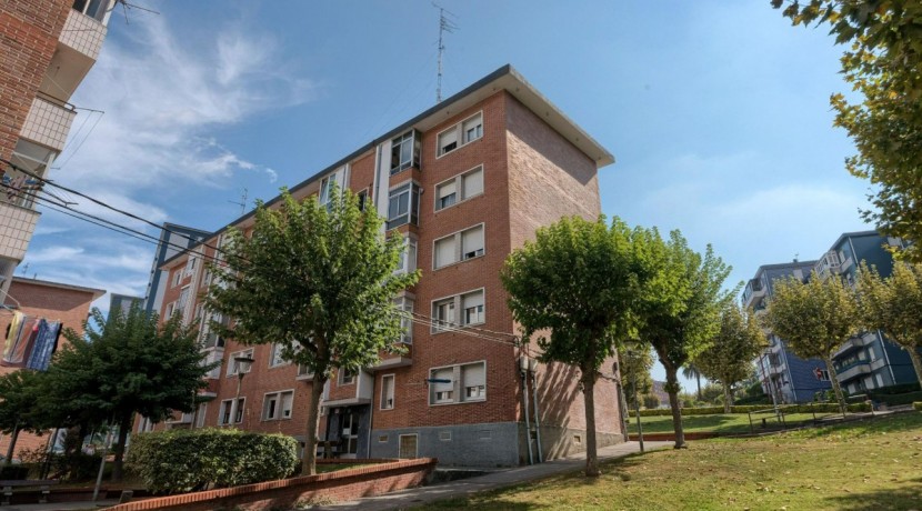 Precioso Piso Ubicado Cerca De Cruces Con 3 Habitaciones y Terraza