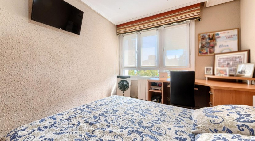 Precioso Piso Ubicado Cerca De Cruces Con 3 Habitaciones y Terraza