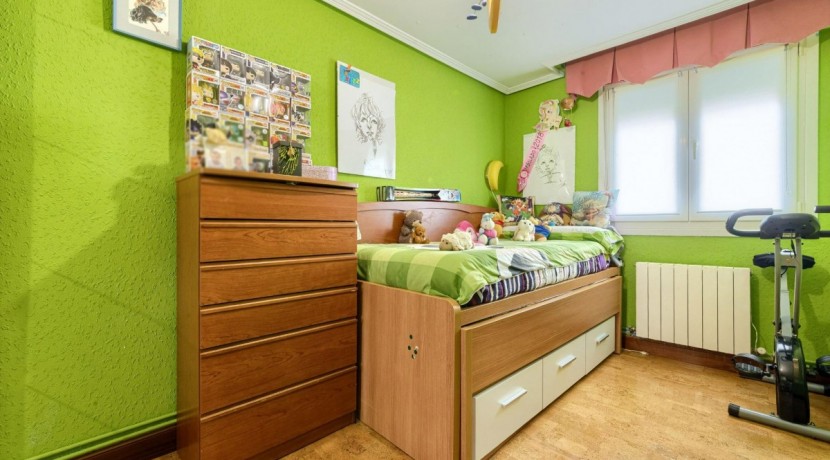 Precioso Piso Ubicado Cerca De Cruces Con 3 Habitaciones y Terraza