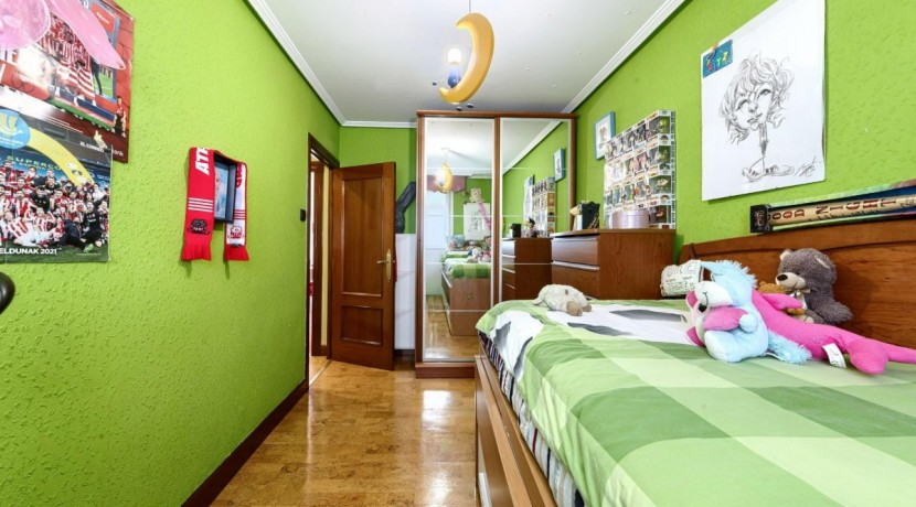 Precioso Piso Ubicado Cerca De Cruces Con 3 Habitaciones y Terraza