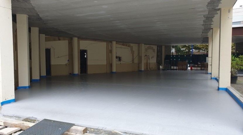 Se Alquila Gran Local comercial  con viviendas de 3 Plantas y 301m2 En el Centro De Etxebarri
