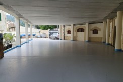 Se Alquila Gran Local comercial  con viviendas de 3 Plantas y 301m2 En el Centro De Etxebarri