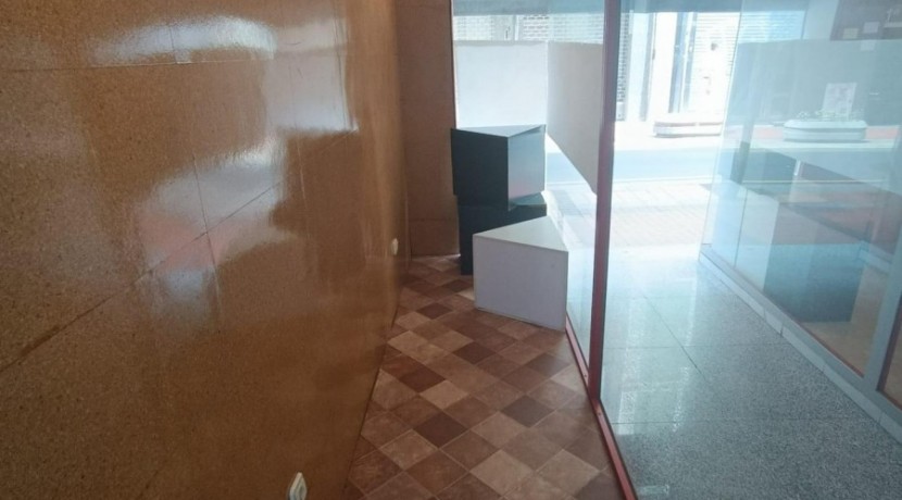 Se Vende Amplio local en Barakaldo Centro Con 80 m2