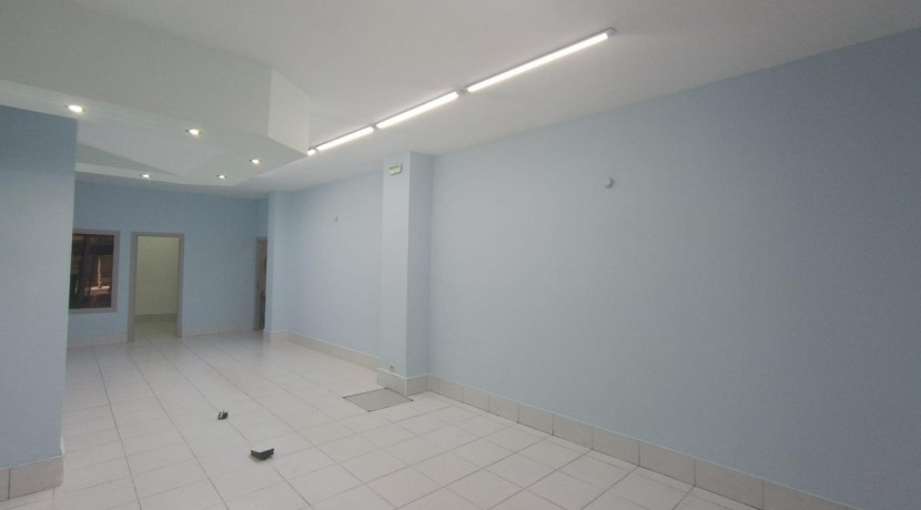 Se Vende Amplio local en Barakaldo Centro Con 80 m2