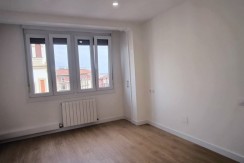 Se Vende Preciosa Vivienda En La Herriko Plaza De 3 Habitaciones Y 2 Baños Completos