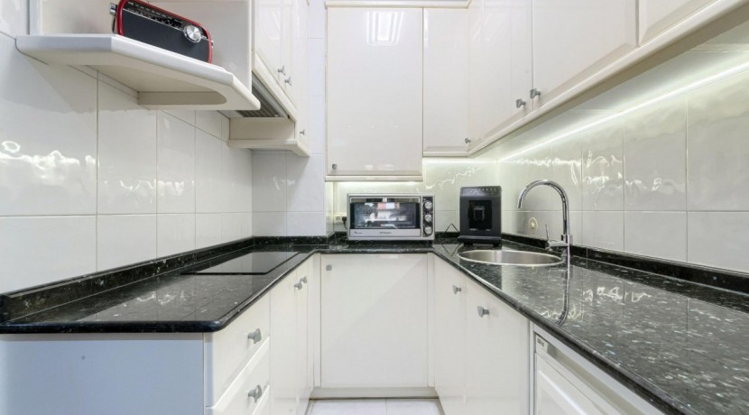 Se Vende Precioso Apartamento De 1 Habitación Con Parcela De garaje y Camarote Incluido