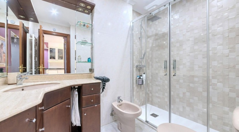 Se Vende Precioso Apartamento De 1 Habitación Con Parcela De garaje y Camarote Incluido