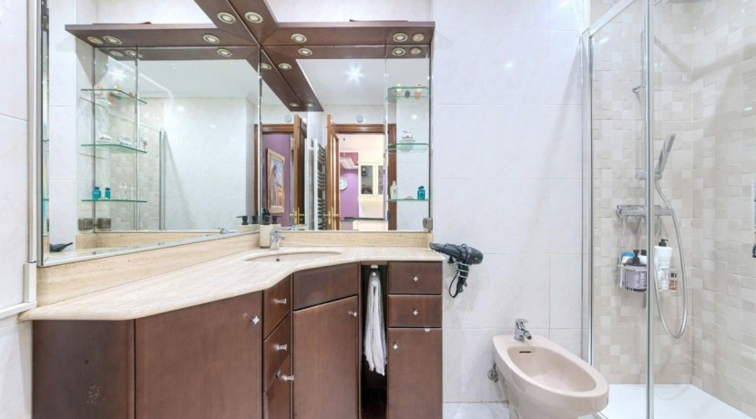 Se Vende Precioso Apartamento De 1 Habitación Con Parcela De garaje y Camarote Incluido