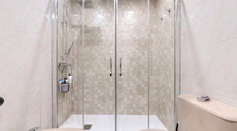 Se Vende Precioso Apartamento De 1 Habitación Con Parcela De garaje y Camarote Incluido