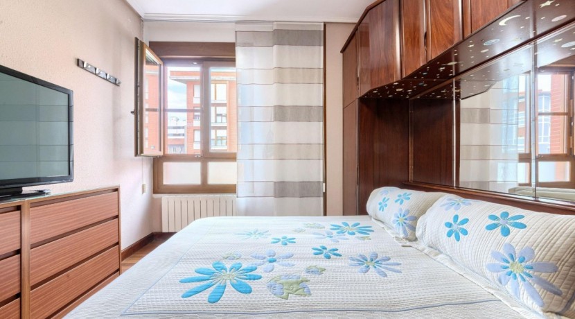 Se Vende Precioso Apartamento De 1 Habitación Con Parcela De garaje y Camarote Incluido