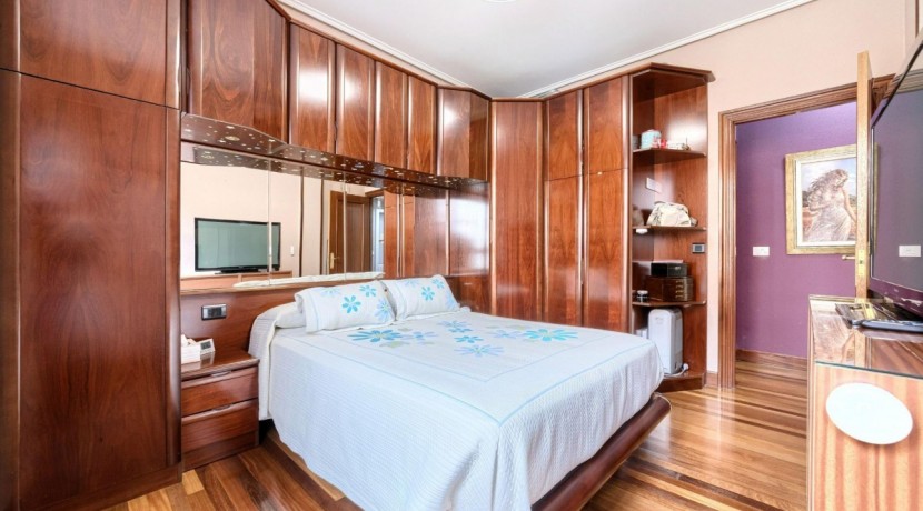 Se Vende Precioso Apartamento De 1 Habitación Con Parcela De garaje y Camarote Incluido