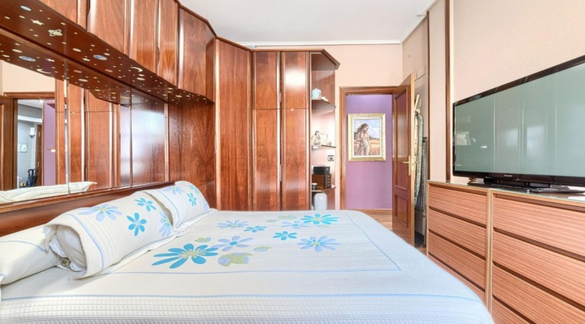 Se Vende Precioso Apartamento De 1 Habitación Con Parcela De garaje y Camarote Incluido