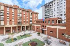Se Vende Precioso Apartamento De 1 Habitación Con Parcela De garaje y Camarote Incluido