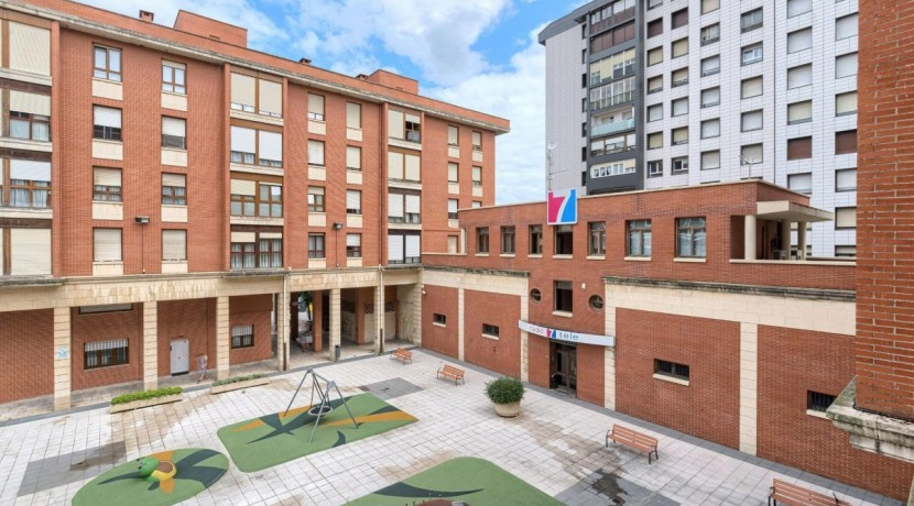 Se Vende Precioso Apartamento De 1 Habitación Con Parcela De garaje y Camarote Incluido
