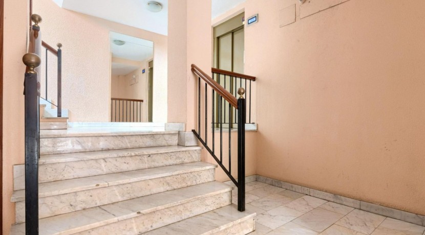Se Vende Precioso Apartamento De 1 Habitación Con Parcela De garaje y Camarote Incluido