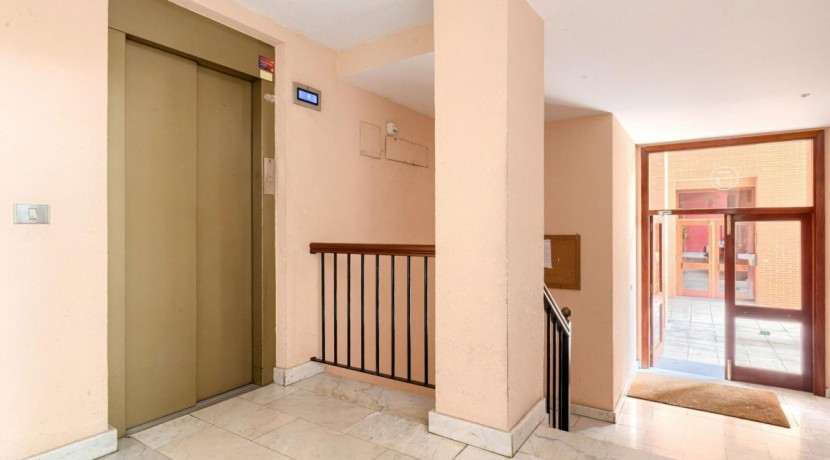Se Vende Precioso Apartamento De 1 Habitación Con Parcela De garaje y Camarote Incluido