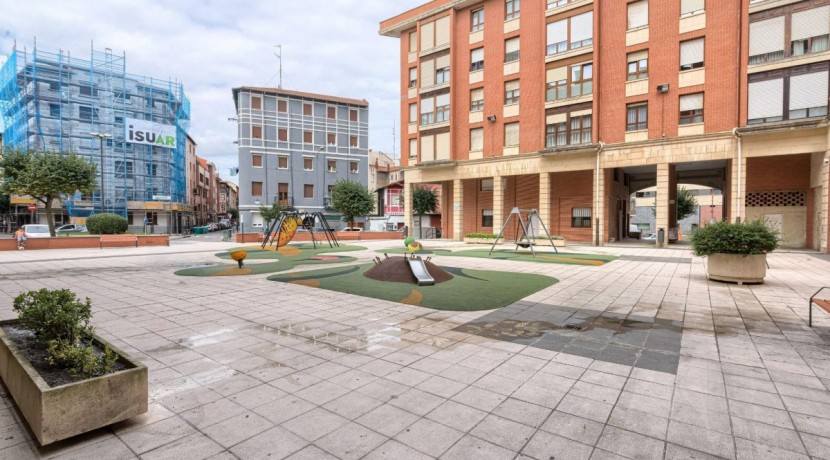 Se Vende Precioso Apartamento De 1 Habitación Con Parcela De garaje y Camarote Incluido