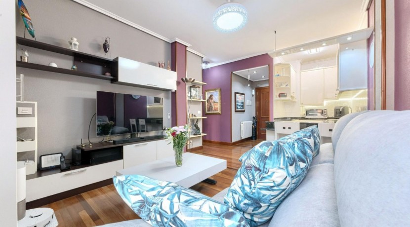 Se Vende Precioso Apartamento De 1 Habitación Con Parcela De garaje y Camarote Incluido