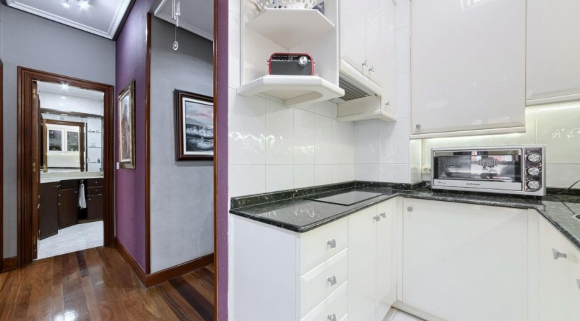 Se Vende Precioso Apartamento De 1 Habitación Con Parcela De garaje y Camarote Incluido