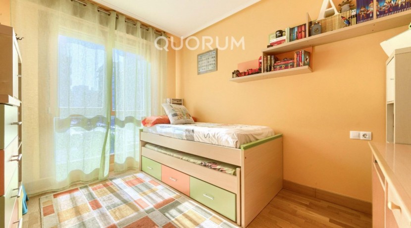 URBAN GALINDO, TRES HABITACIONES, DOS BAÑOS, GARAJE Y TRASTERO